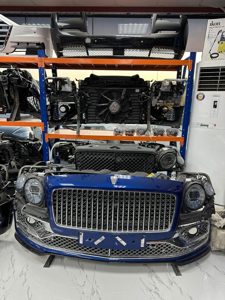 Склад запчастей в ОАЭ — передние части Bentley